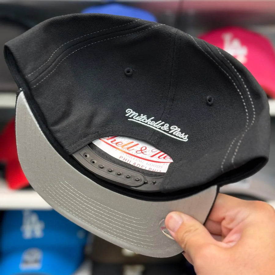 Los Angeles Dodgers 'Logo Wrap 60th Anniversary' Black/White Mitchell & Ness Snapback - Product Image