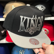 Los Angeles Kings 'Scratched Logo' Black/Gray Mitchell & Ness Snapback - Product Image