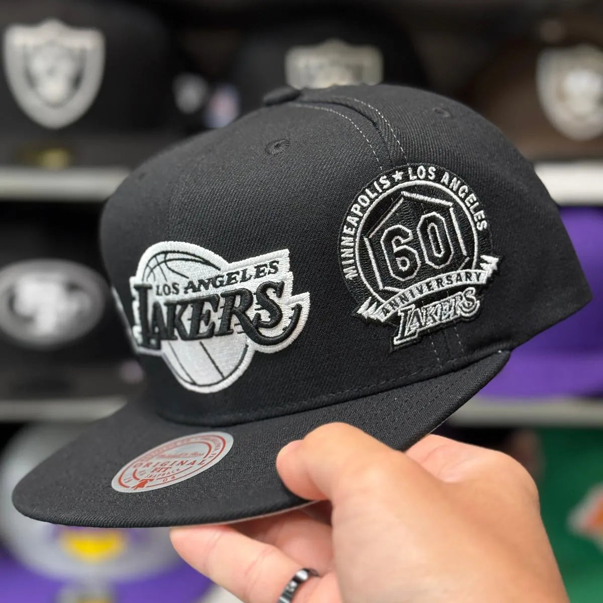Los Angeles Lakers 'Logo Wrap 60th Anniversary' Black/White Mitchell & Ness Snapback - Product Image