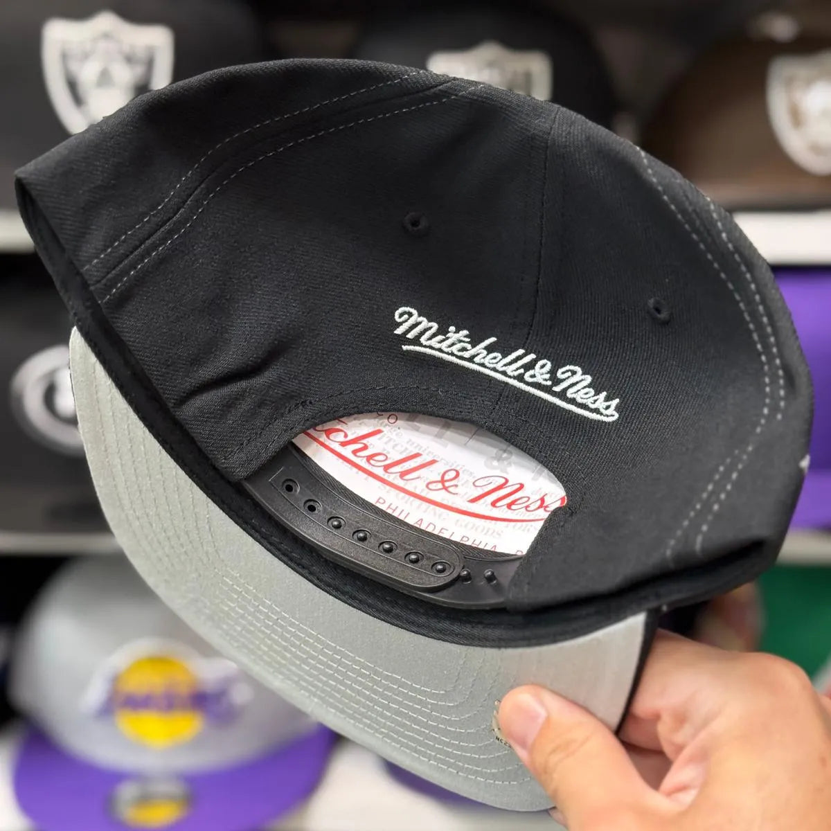 Los Angeles Lakers 'Logo Wrap 60th Anniversary' Black/White Mitchell & Ness Snapback - Product Image