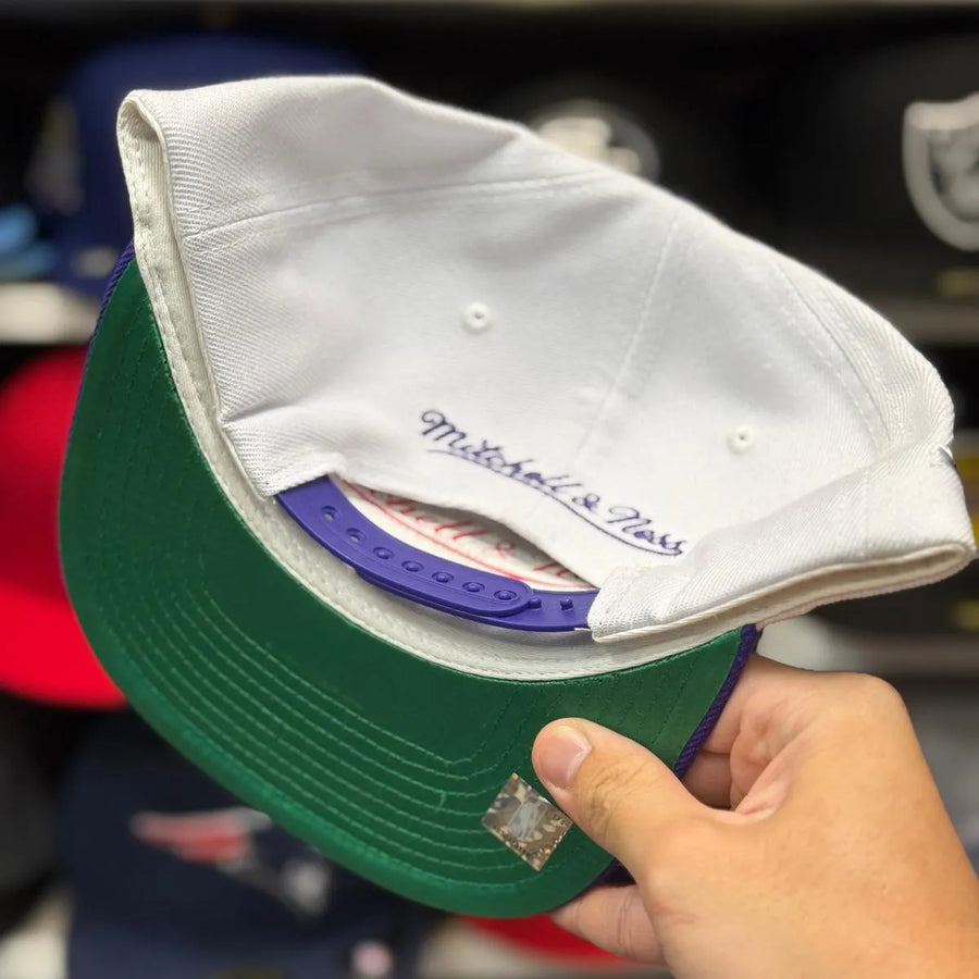 Los Angeles Lakers 'Script Logo' White/Purple Mitchell & Ness Snapback - Product Image
