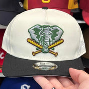 New Era Atlanta Braves 'Elephant Logo' A-Frame Creme/Black 9FIFTY Snapback - Product Image