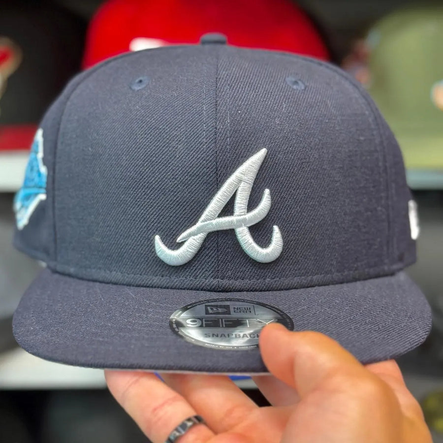 New Era Atlanta Braves 'World Series' Navy/Blue Paisley 9FIFTY Snapback - Product Image