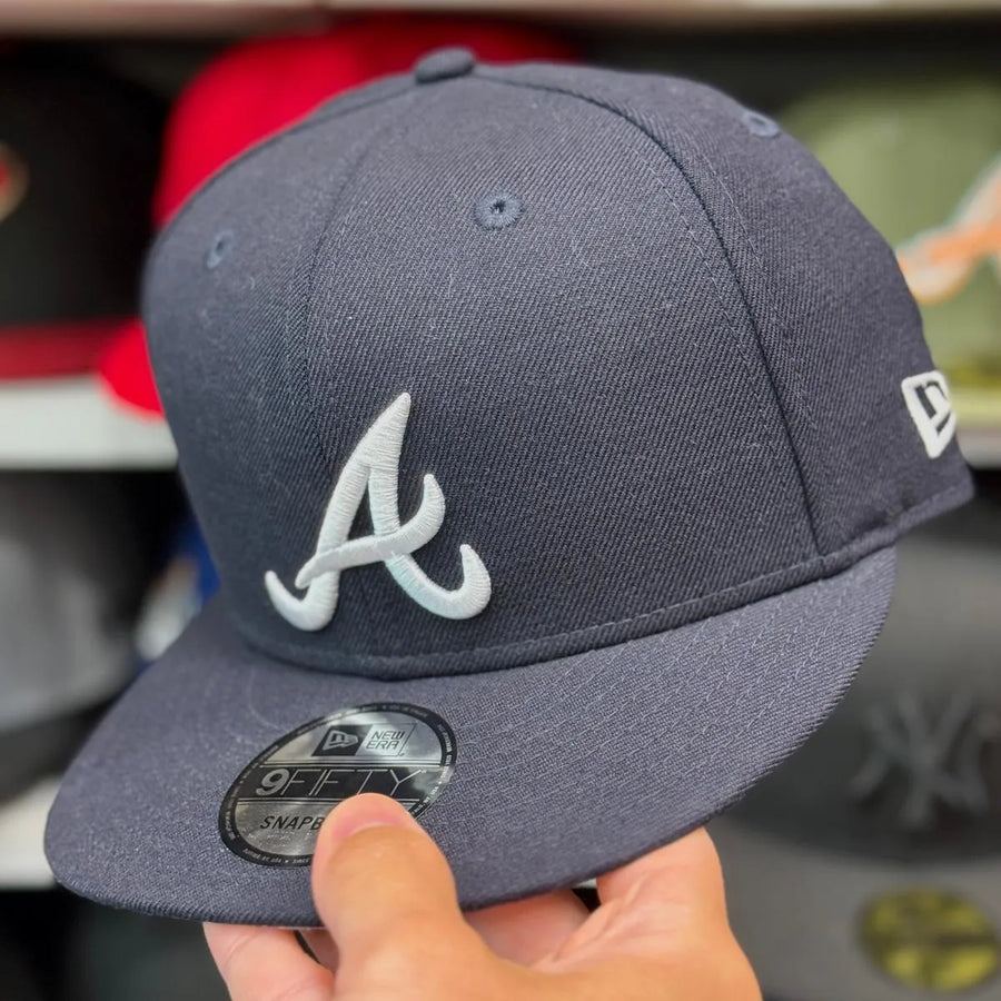 New Era Atlanta Braves 'World Series' Navy/Blue Paisley 9FIFTY Snapback - Product Image