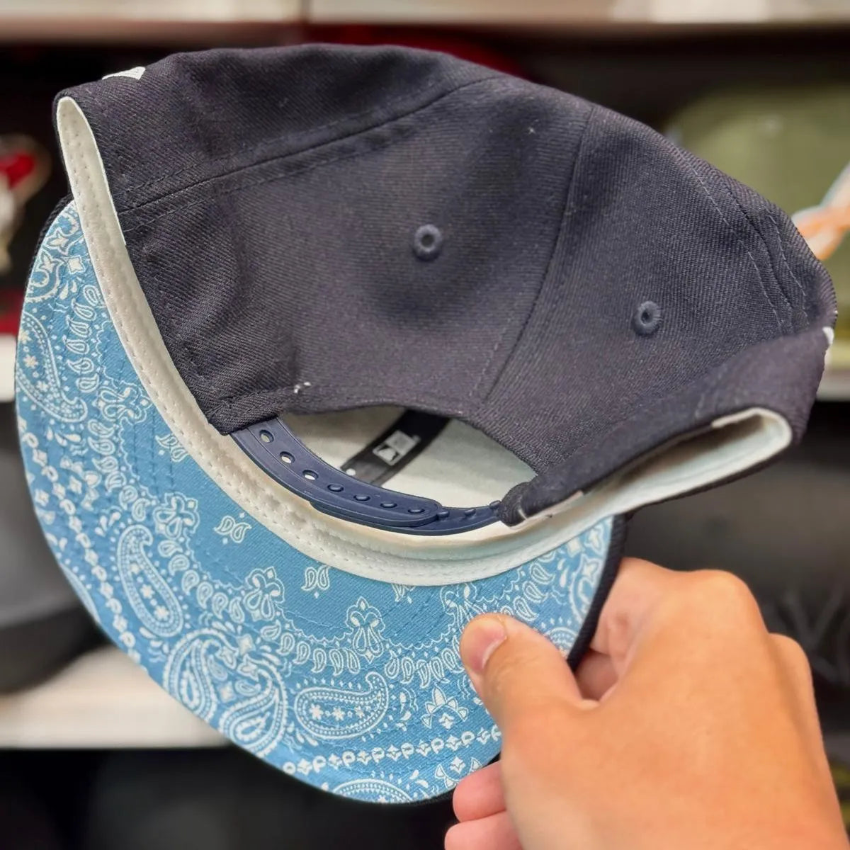 New Era Atlanta Braves 'World Series' Navy/Blue Paisley 9FIFTY Snapback - Product Image