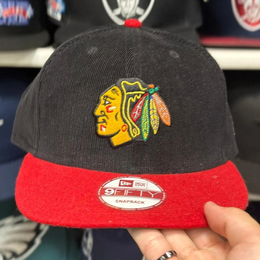 New Era Chicago Blackhawks Black Corduroy/Red 9FIFTY Snapback - Product Image