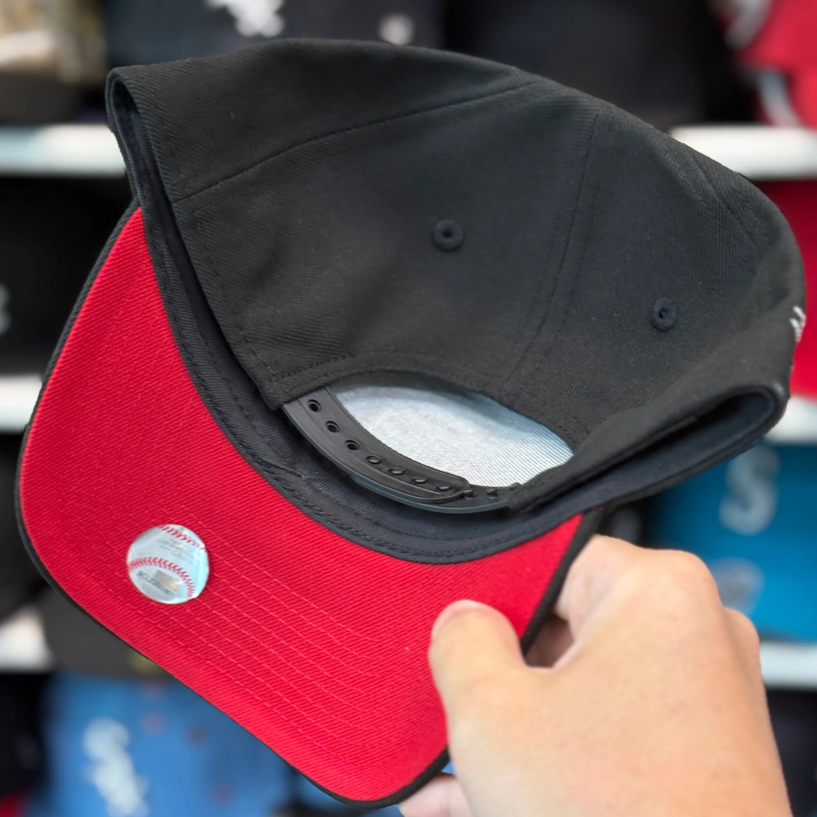 New Era Chicago White Sox '2005 World Series' A-Frame All Black 9FORTY Snapback - Scarlet - Product Image