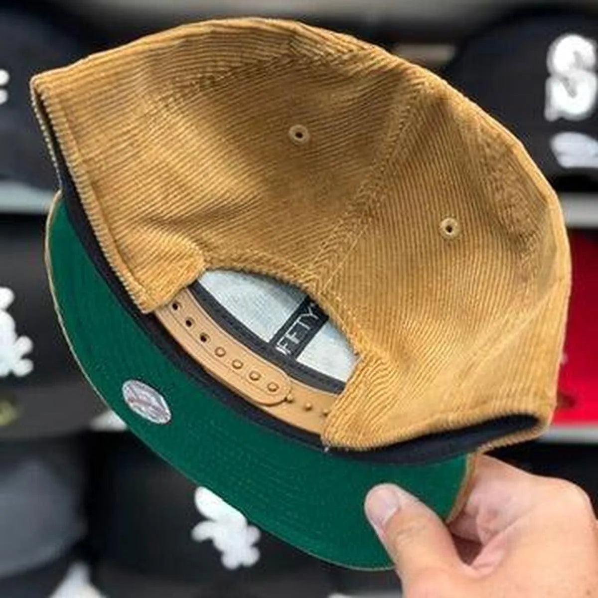 New Era Chicago White Sox 'Script Logo' Beige Corduroy 9FIFTY Snapback - Product Image