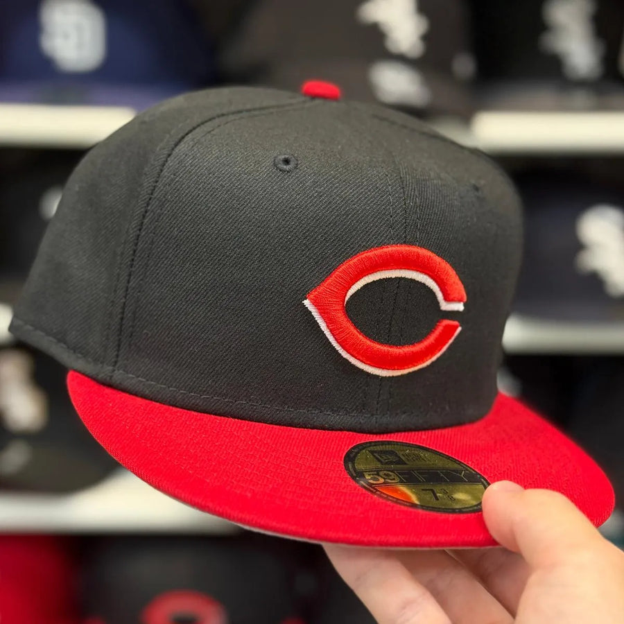 New Era Cincinnati Reds Black/Red 59FIFTY Fitted Hat - Product Image