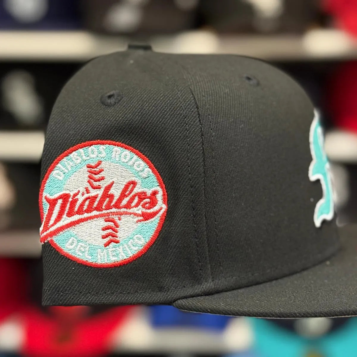 New Era Diablos Rojos del México Black 9FIFTY Snapback Hat - Product Image