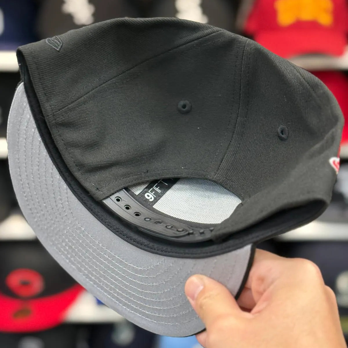 New Era Diablos Rojos del México Black 9FIFTY Snapback Hat - Product Image
