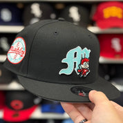 New Era Diablos Rojos del México Black 9FIFTY Snapback Hat - Product Image
