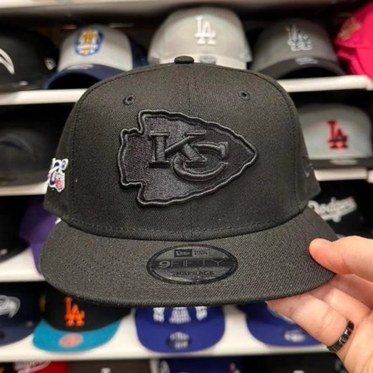 New Era Kansas City Chiefs Black/Black 9FIFTY Snapback - Product Image