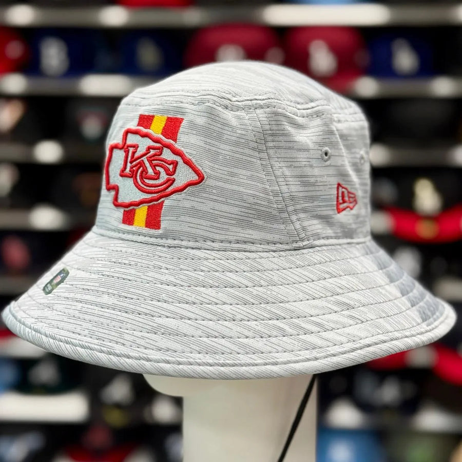 New Era Kansas City Chiefs Bucket Hat | Silver / Red Under Brim - Product Image