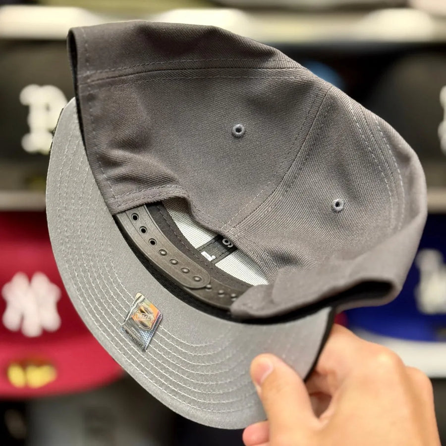 New Era Las Vegas Golden Knights Gray/Black 9FIFTY Snapback - Product Image