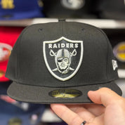 New Era Las Vegas Raiders Black 59FIFTY Fitted Hat - Product Image