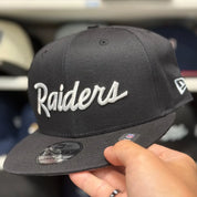New Era Las Vegas Raiders 'Script Logo' 9FIFTY Snapback - Product Image