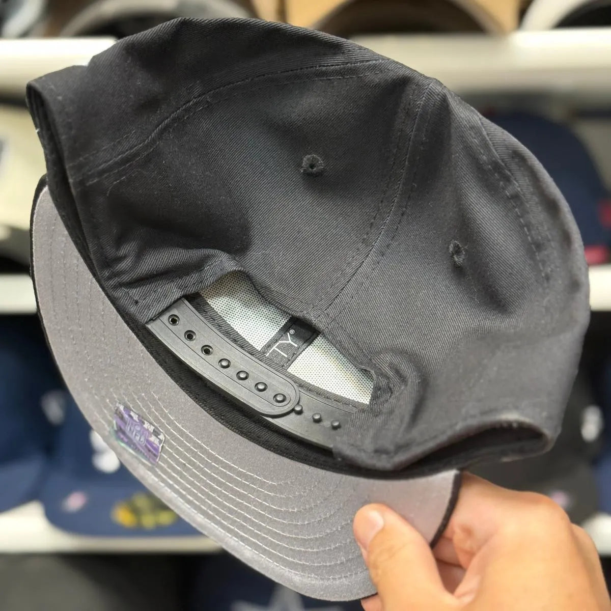 New Era Las Vegas Raiders 'Script Logo' 9FIFTY Snapback - Product Image