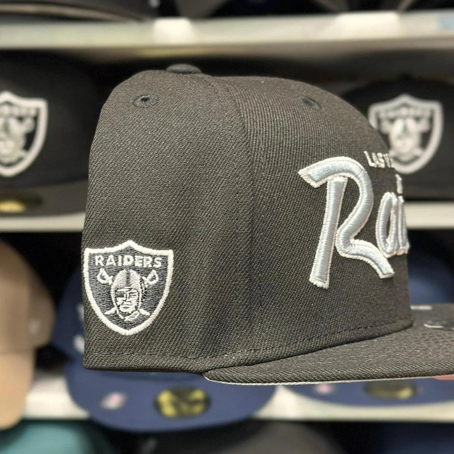 New Era Las Vegas Raiders 'Script Logo' Black/Silver 9FIFTY Snapback - Product Image