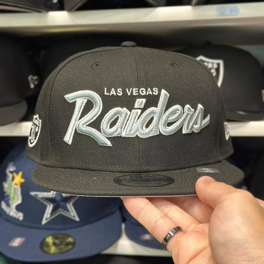 New Era Las Vegas Raiders 'Script Logo' Black/Silver 9FIFTY Snapback - Product Image
