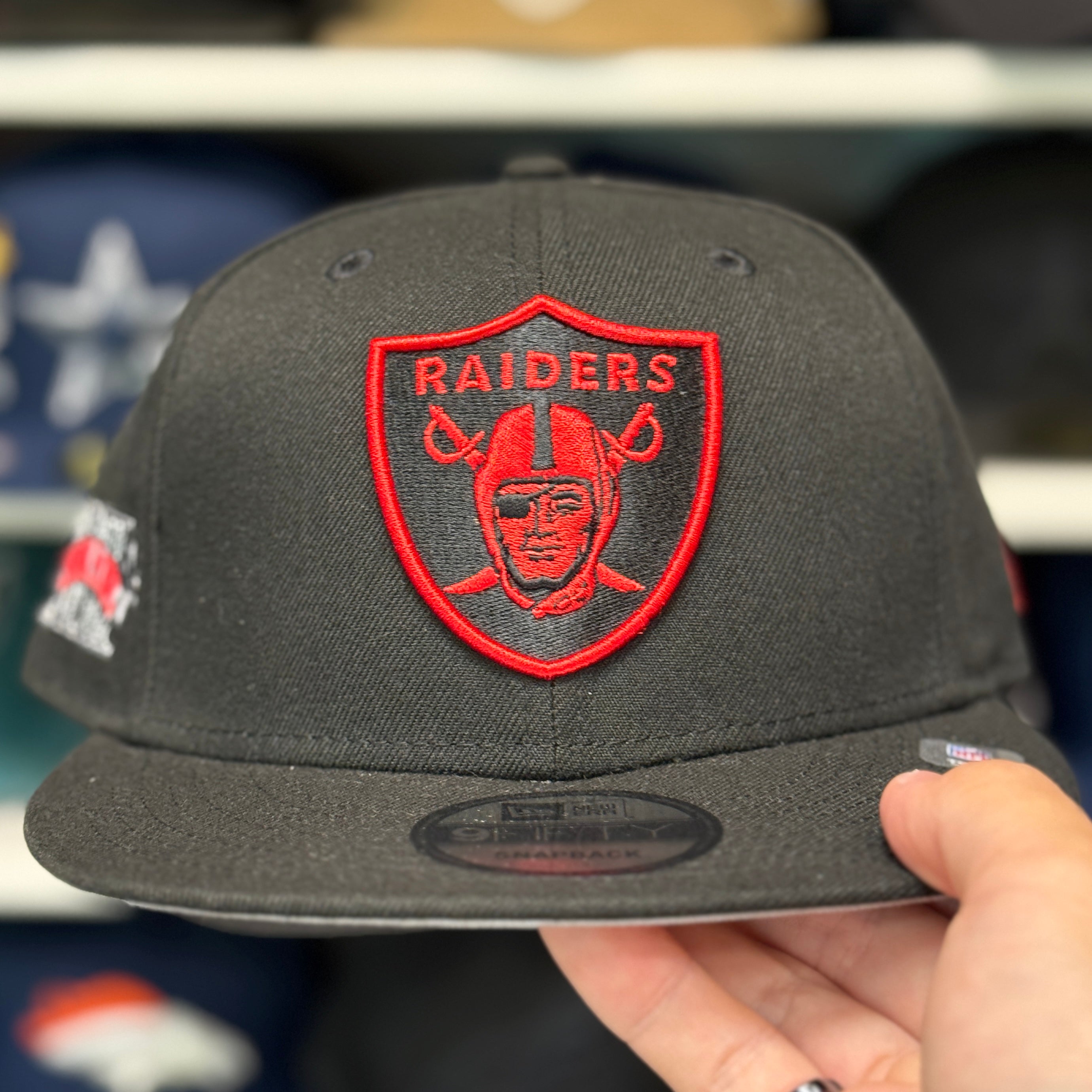 New Era Las Vegas Raiders 'XVIII Super Bowl' Black 9FIFTY Snapback - Product Image