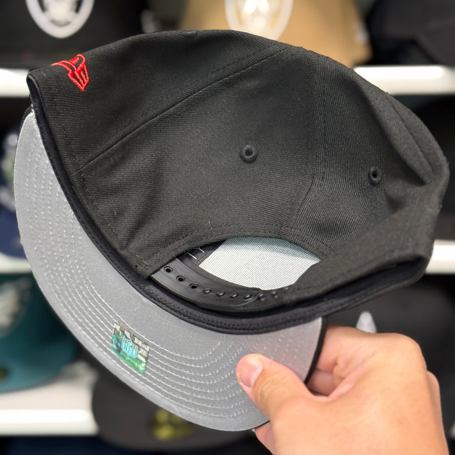 New Era Las Vegas Raiders 'XVIII Super Bowl' Black 9FIFTY Snapback - Product Image