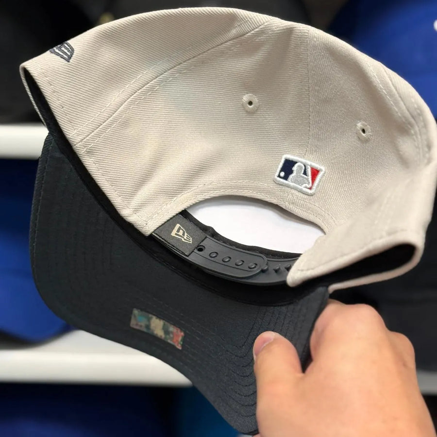 New Era Los Angeles Dodgers '2025 World Series Champions' A-Frame Cream/Charcoal 9FORTY Snapback - Product Image