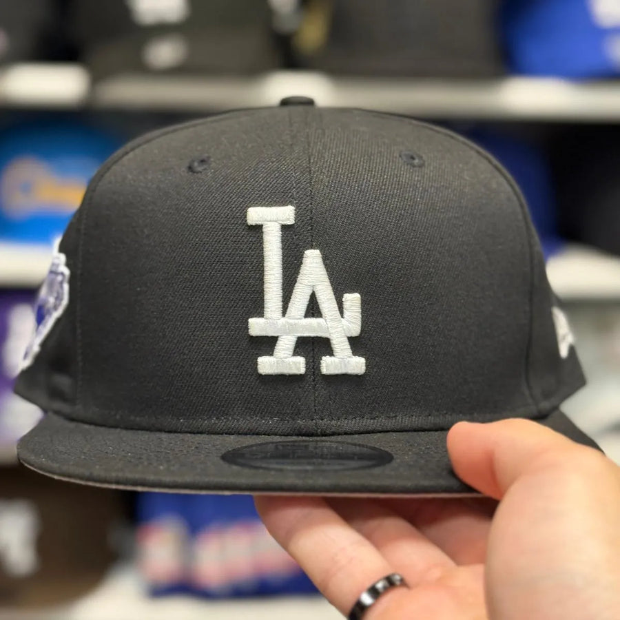 New Era Los Angeles Dodgers 'Back to Back World Series Champions' Black 9FIFTY Snapback - Product Image