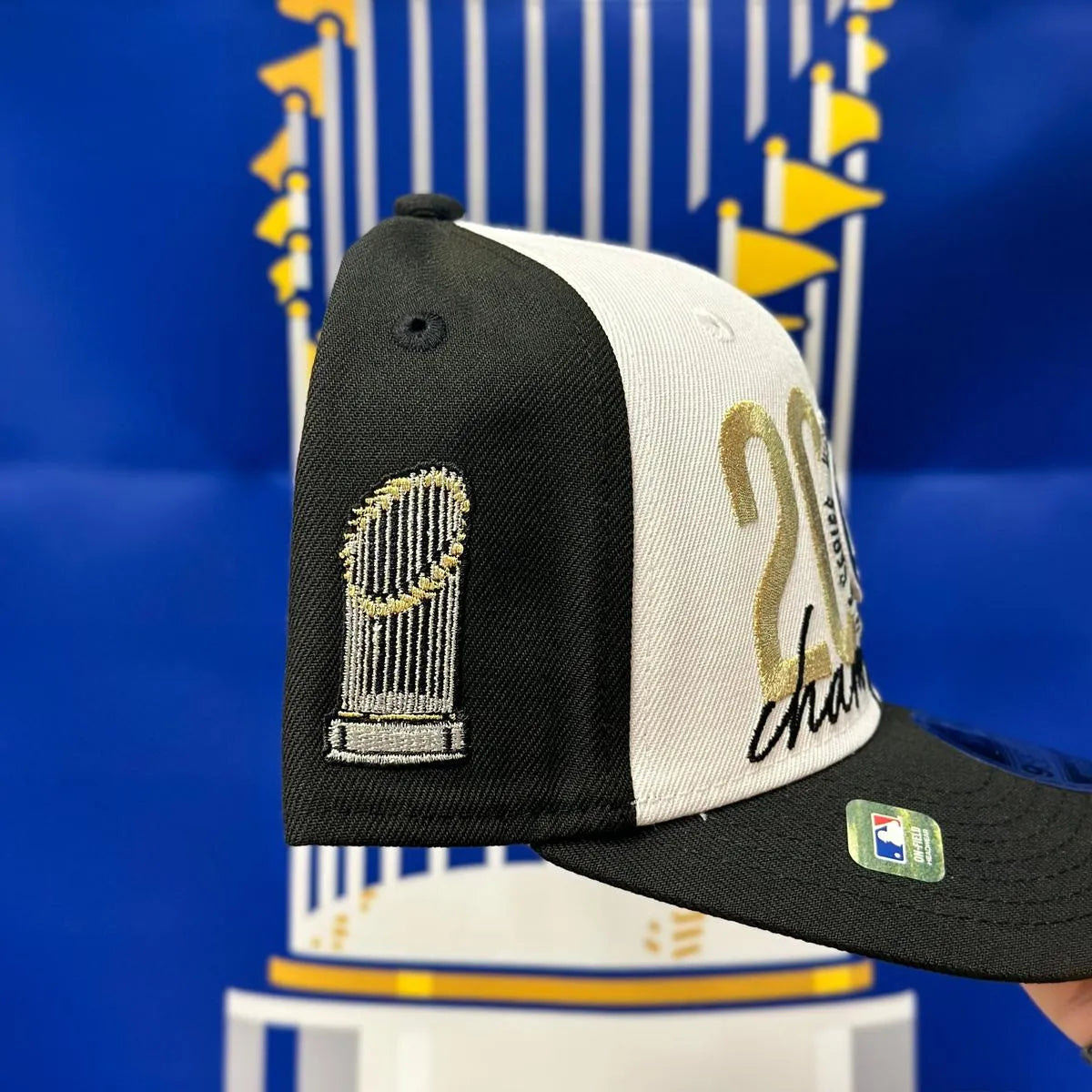 New Era Los Angeles Dodgers 'Locker Room 2024 World Series Championship' 9SEVENTY Snapback - Product Image