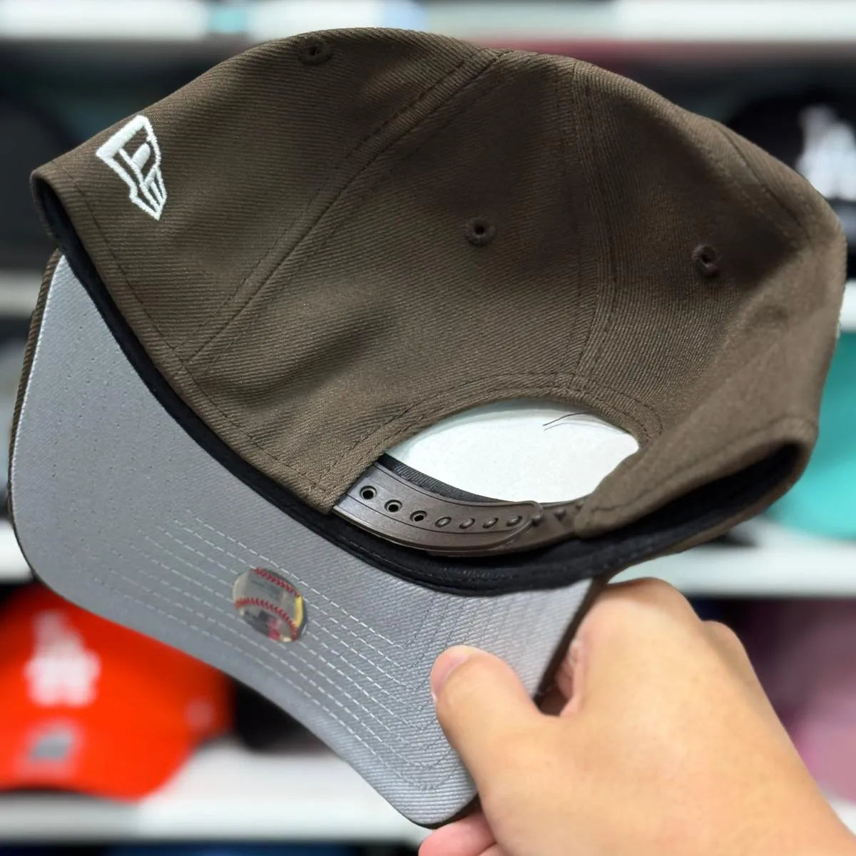 New Era Los Angeles Dodgers Upside Down Logo '40th Anniversary' A-Frame Brown/White 9FORTY Snapback - Product Image