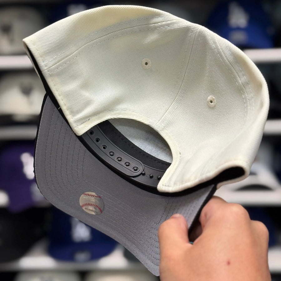 New Era Los Angeles Dodgers 'Upside Down Logo' A-Frame Creme/Black 9FORTY Snapback - Product Image