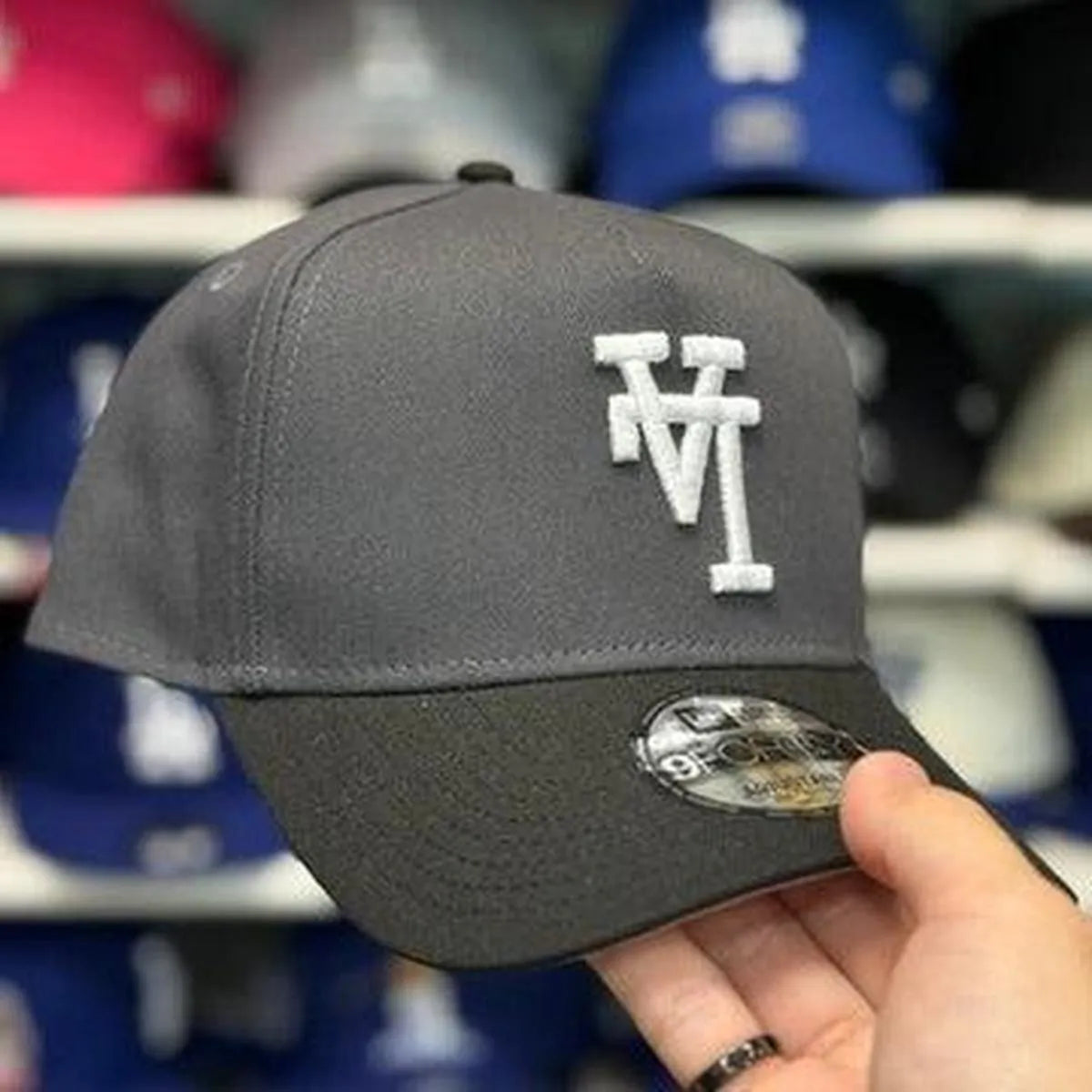 New Era Los Angeles Dodgers 'Upside Down Logo' A-Frame Dark Grey/Black 9FORTY Snapback - Product Image
