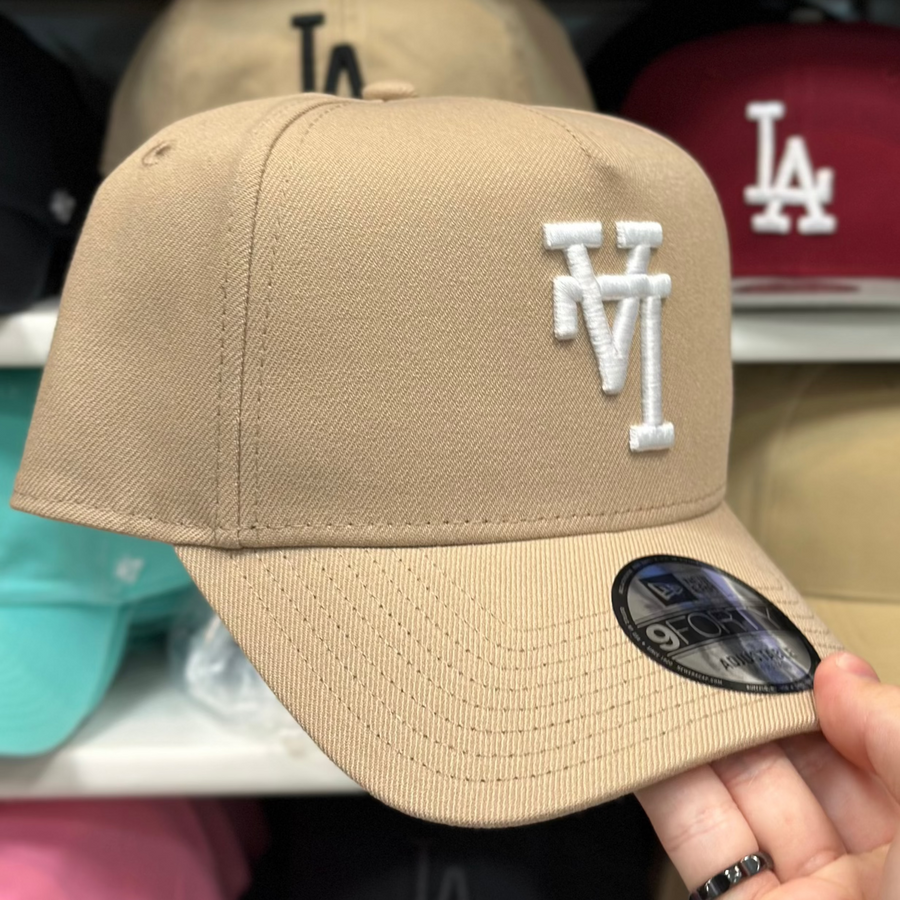 New Era Los Angeles Dodgers 'Upside Down Logo' A-Frame Khaki 9FORTY Snapback - Product Image