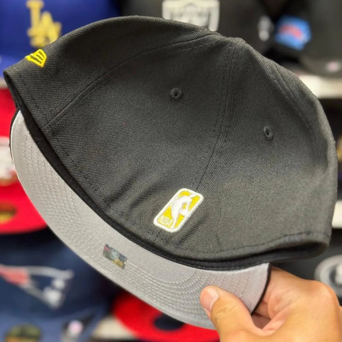 New Era Los Angeles Lakers Black 59FIFTY Fitted Hat - Product Image