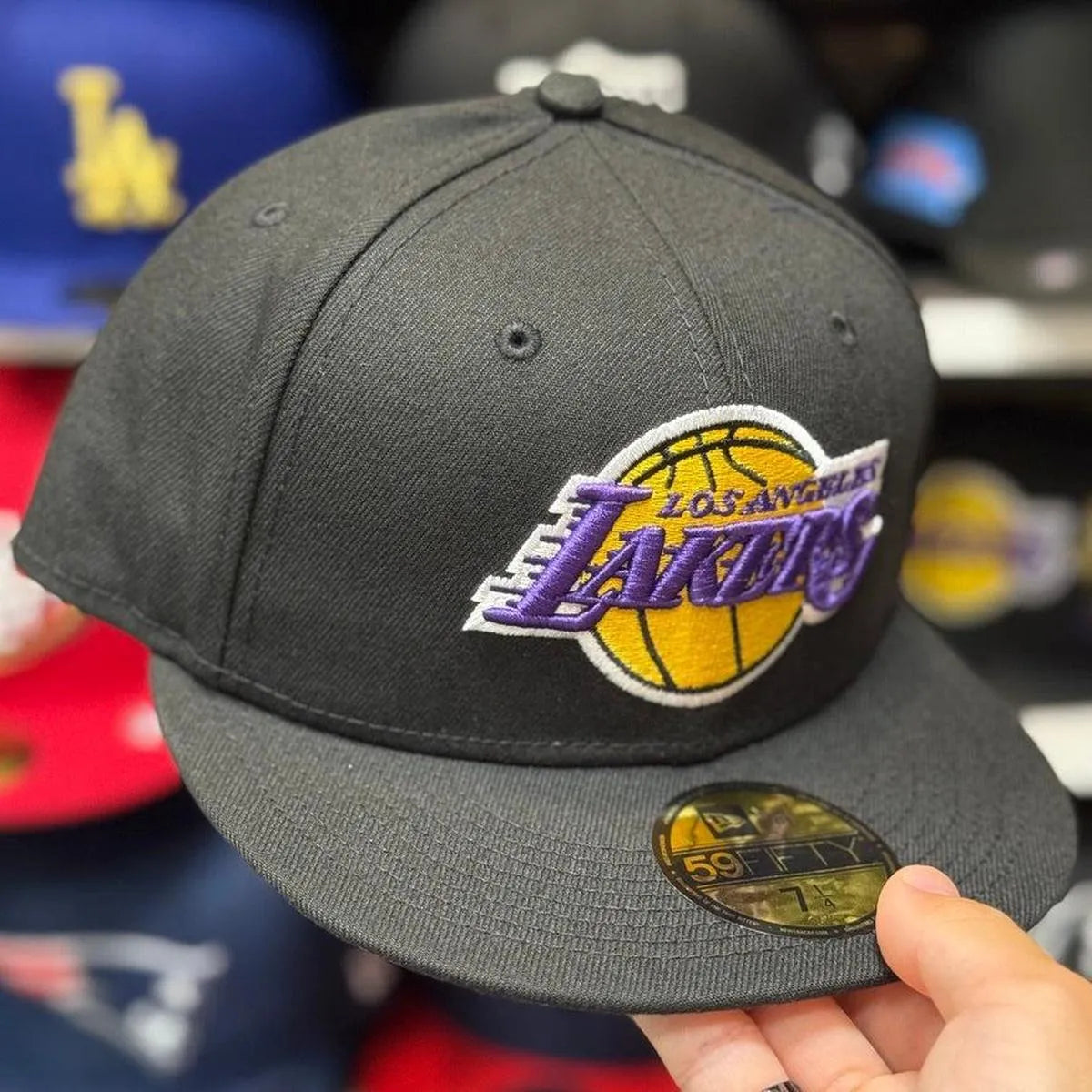 New Era Los Angeles Lakers Black 59FIFTY Fitted Hat - Product Image