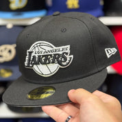 New Era Los Angeles Lakers Black/White 59FIFTY Fitted Hat - Product Image