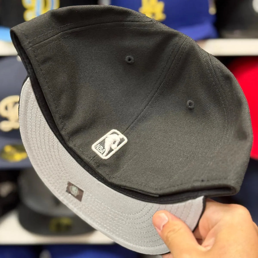 New Era Los Angeles Lakers Black/White 59FIFTY Fitted Hat - Product Image