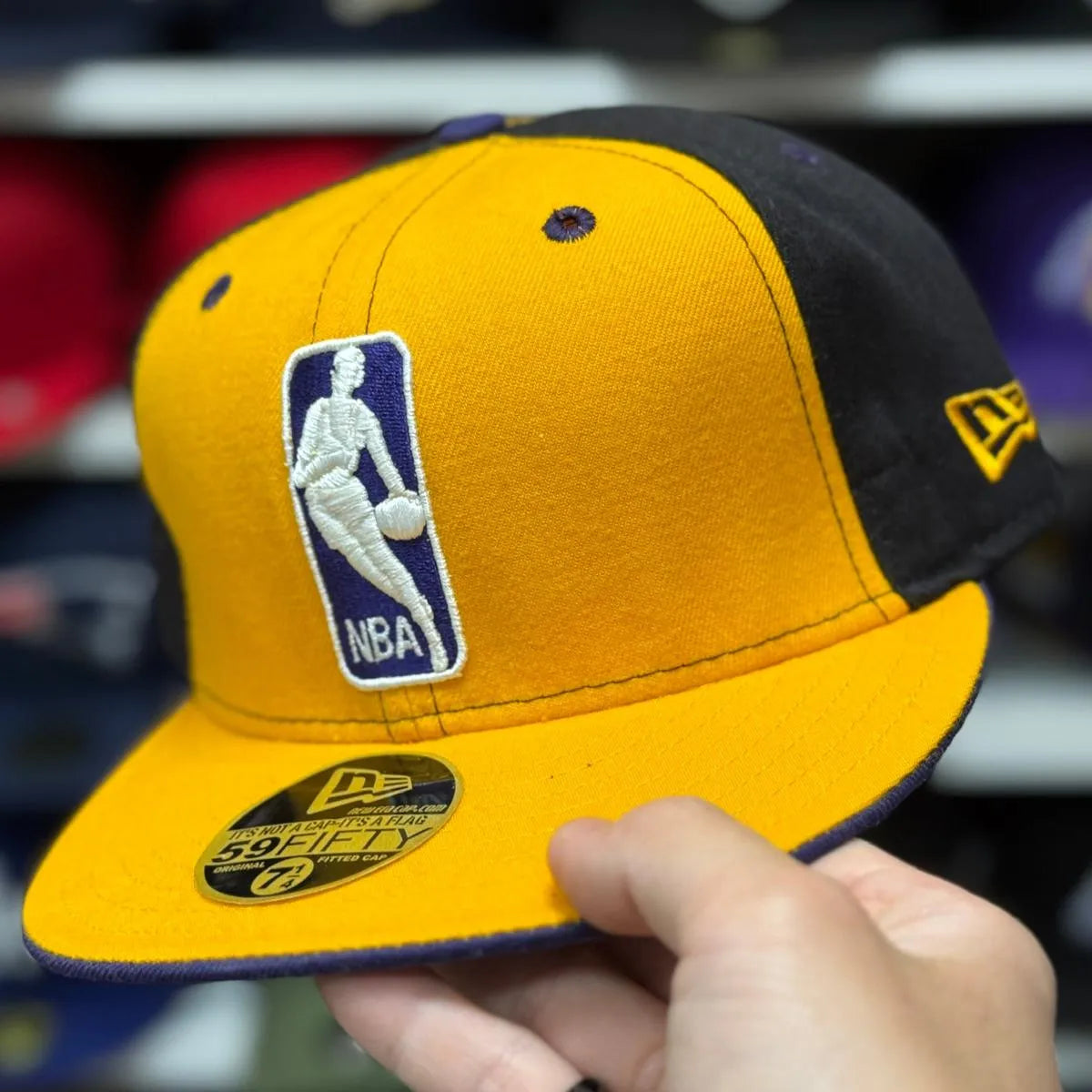 New Era Los Angeles Lakers 'NBA Logo' Black/Yellow 59FIFTY Fitted Hat - Product Image
