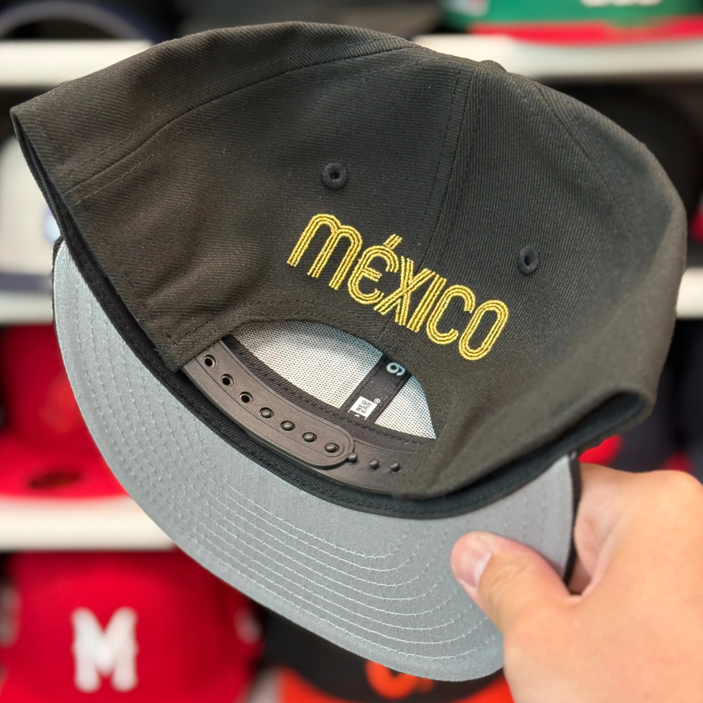 New Era Mexico World Baseball Classics Black/Gold 9FIFTY Snapback - Product Image