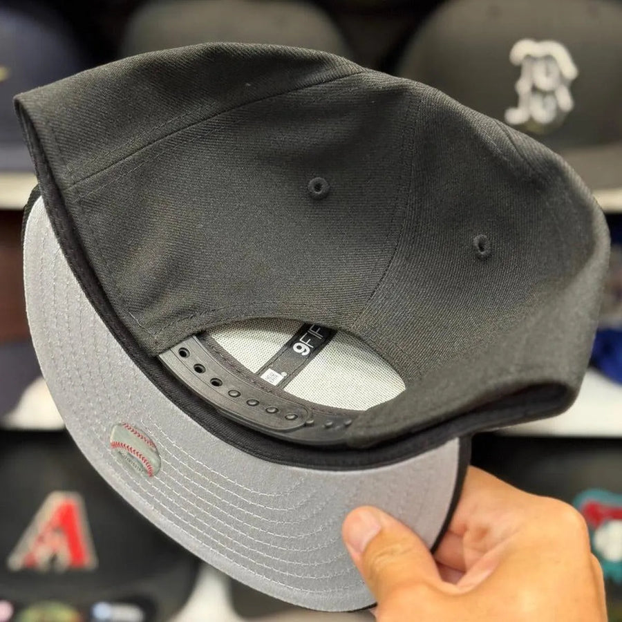 New Era Milwaukee Brewers Black/Black 9FIFTY Snapback - Product Image