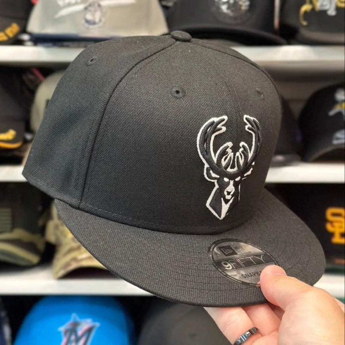 New Era Milwaukee Bucks Black 9FIFTY Snapback - Product Image
