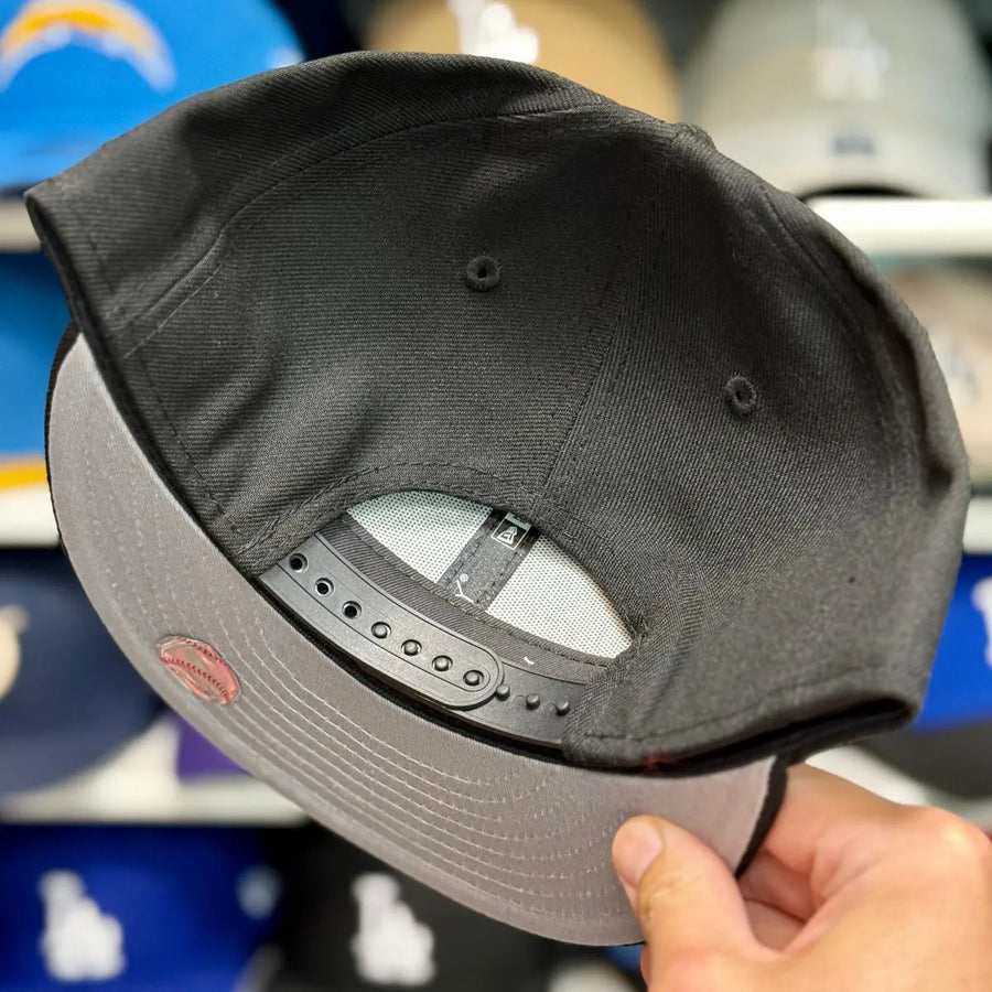 New Era MLB 'Batterman Logo' All Black 9FIFTY Snapback - Product Image