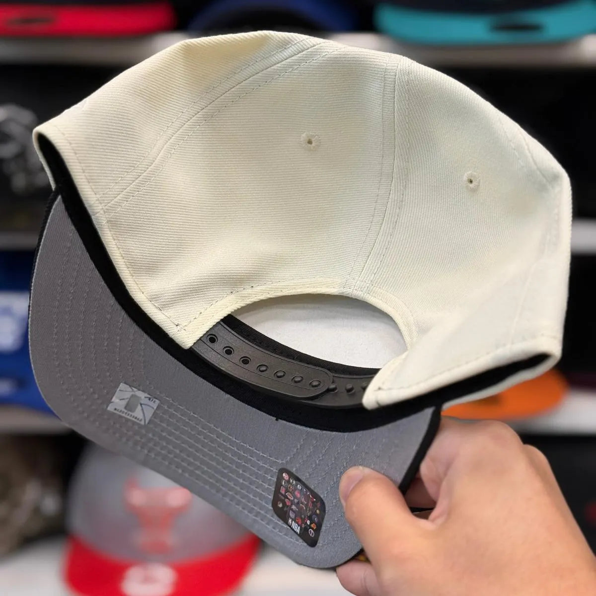 New Era New York Knicks 'Katakana 2x Champions' A-Frame Creme/Black 9FIFTY Snapback - Product Image