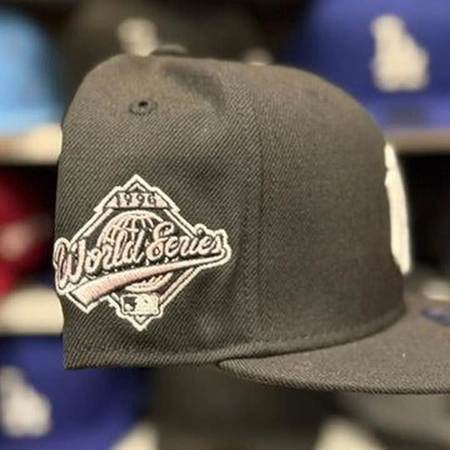 New Era New York Yankees '1996 World Series' Black 9FIFTY Snapback | Pink Paisley Under Brim - Product Image