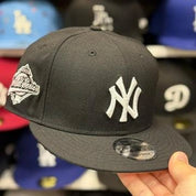 New Era New York Yankees '1996 World Series' Black 9FIFTY Snapback | Pink Paisley Under Brim - Product Image