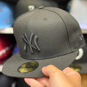 New Era New York Yankees All Black 59FIFTY Fitted Hat - Product Image