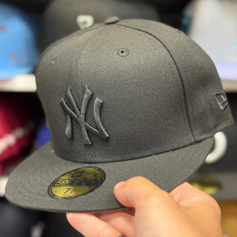 New Era New York Yankees All Black 59FIFTY Fitted Hat - Product Image