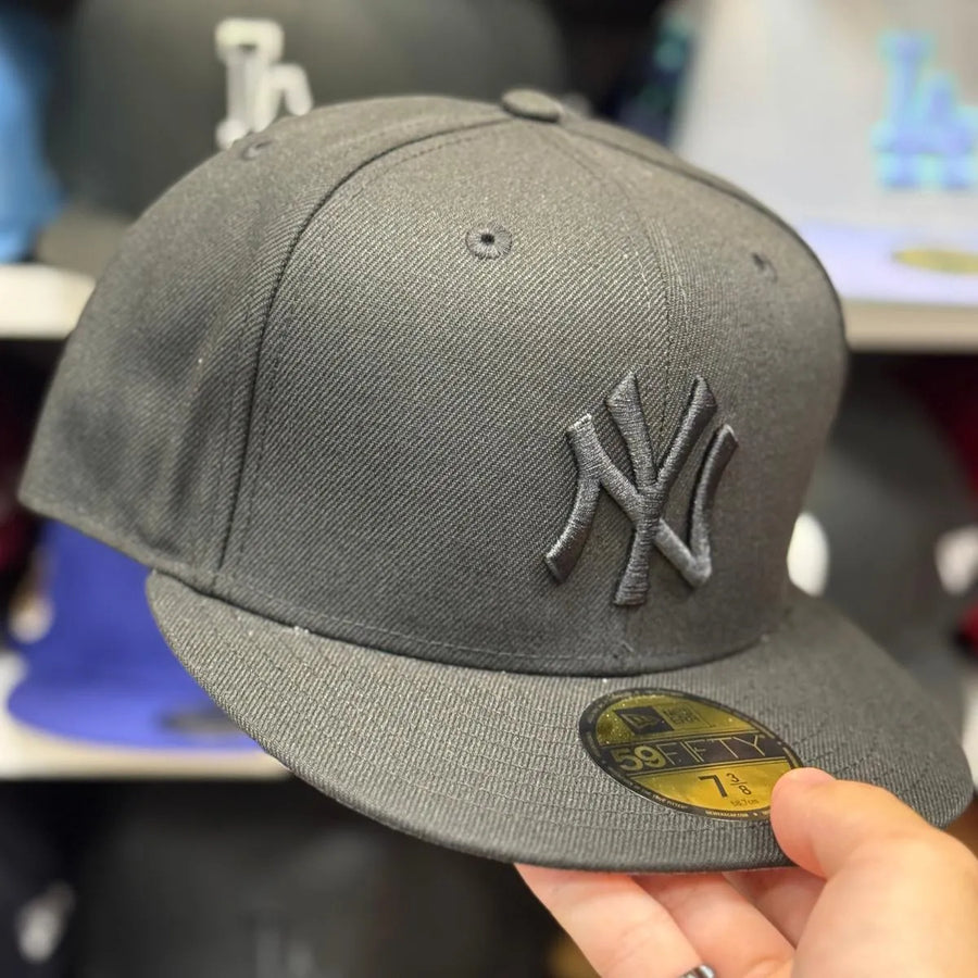 New Era New York Yankees All Black 59FIFTY Fitted Hat - Product Image