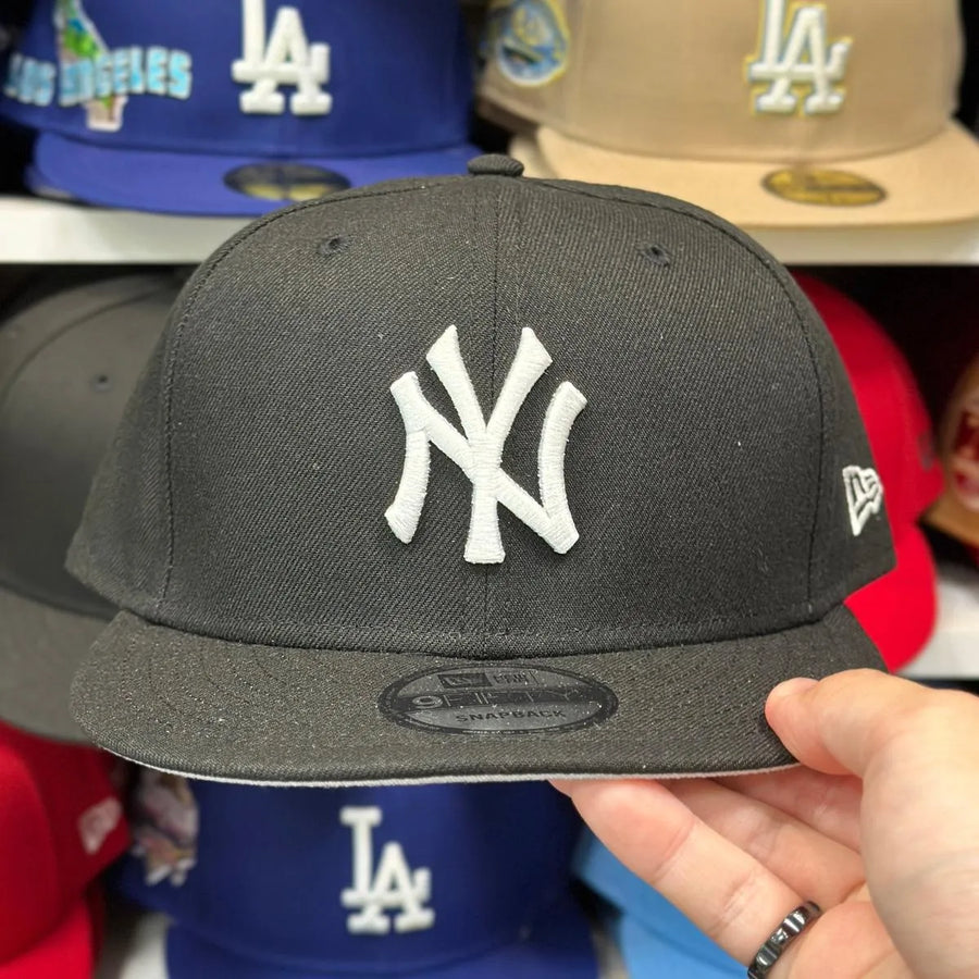 New Era New York Yankees Black 9FIFTY Snapback - Product Image