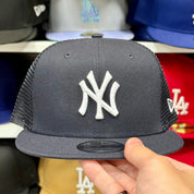 New Era New York Yankees Navy/White 9FIFTY Trucker Snapback - Product Image